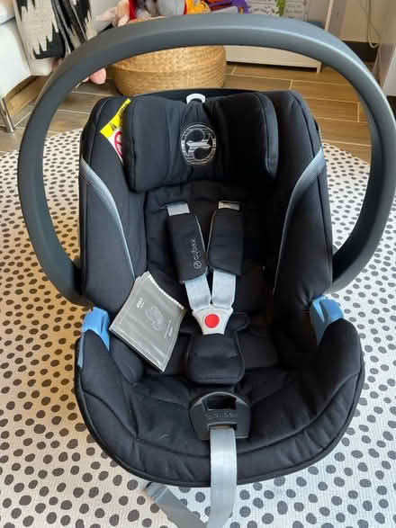 Photo of free Cybex car seat 0-18mths + base (London SE13) #1