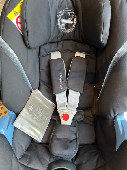 Photo of free Cybex car seat 0-18mths + base (London SE13) #2