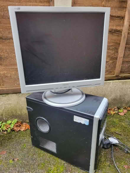 Photo of free Computer, all works (SK17 9H, Heath Grove, Buxton) #4