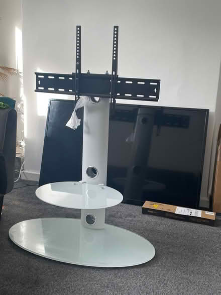 Photo of free Tv stand (LU3 2HE) #1