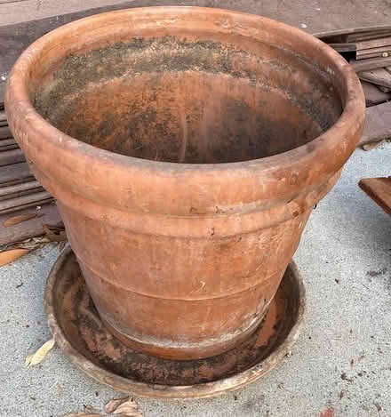 Photo of free Large ceramic planter (Old Mountain View) #1