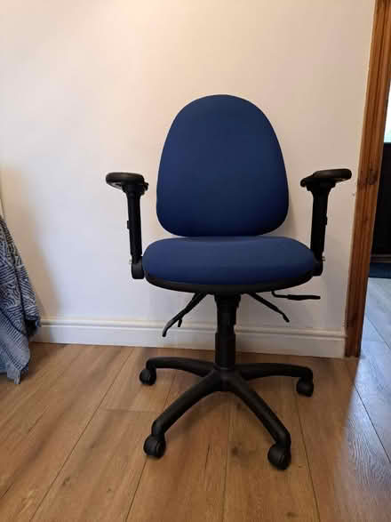 Photo of free Fully functioning office chair (Coseley/Sedgley WV14) #1