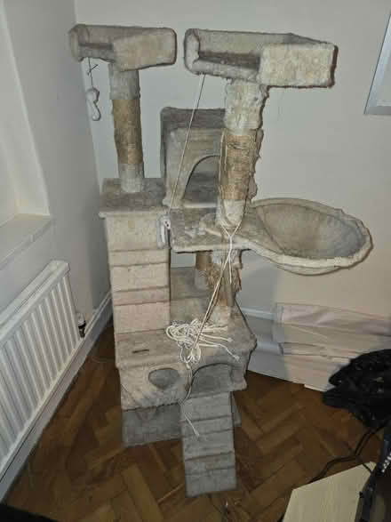 Photo of free Cat Scratch Tower (/mansion) (Finchley Central) #1