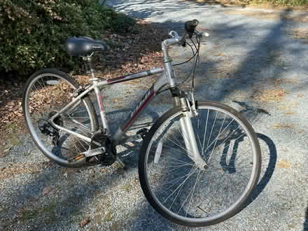 Photo of free Bicycle: Fuji Crosstown 3.0, 17” (Germantown 20874) #1
