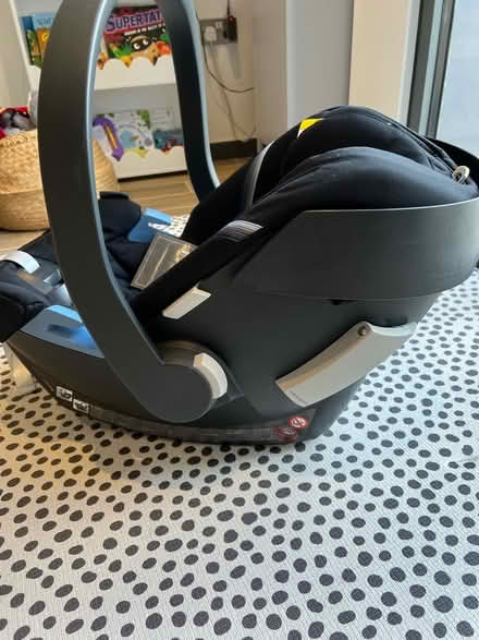 Photo of free Cybex car seat 0-18mths + base (London SE13) #3
