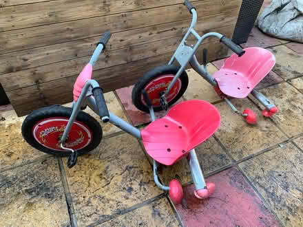 Photo of free 2 Razor Flash Riders (Sandhurst GU47) #1