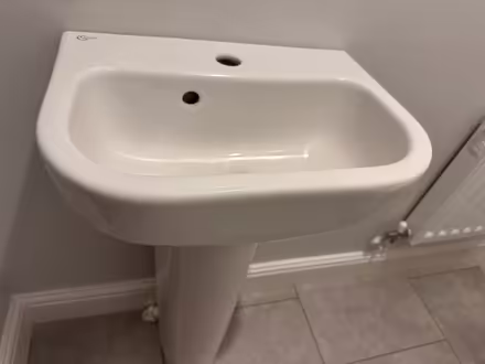 Photo of free Ideal Standard basin and pedestal 45cm (Rooks Nest SG1) #4