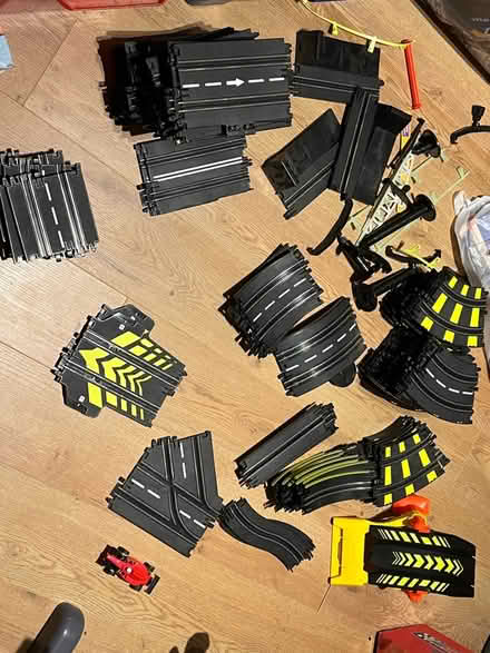 Photo of free Scalextric-type race track (Luton, LU3) #2