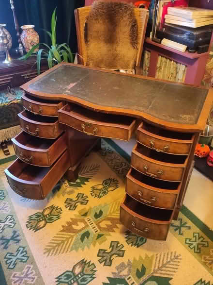 Photo of free Desk (Thornton Heath CR7) #4