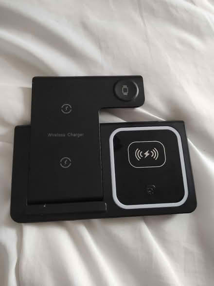 Photo of free iPhone & iwatch wireless charger (Stratford) #2