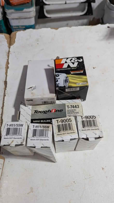 Photo of free Asstd car bulbs and oil filter (Near Downtown Downers Grove) #2