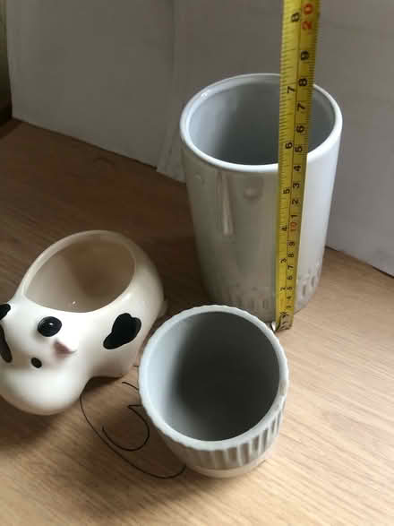 Photo of free Three ceramic plant pots (SG4 Hitchin) #2