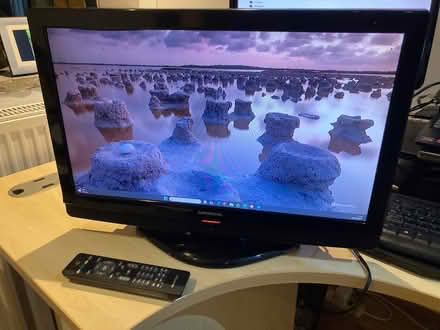 Photo of free Grundig GU22WDV4 TV (Mangotsfield, BS16) #1