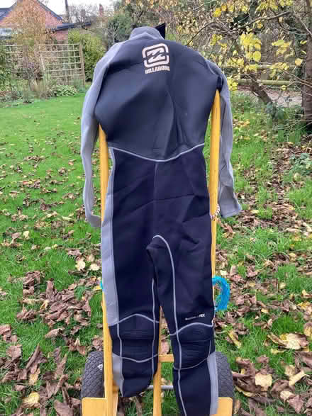 Photo of free Teenagers wet suit size 16 (IP4) #2