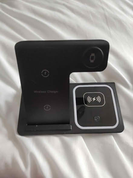 Photo of free iPhone & iwatch wireless charger (Stratford) #1