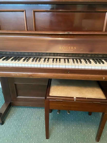 Photo of free Upright Piano. (Kendal LA9) #2