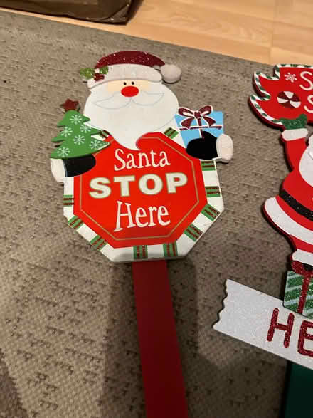 Photo of free 2 Kids Wooden Santa Signs for Garden (BT43) #4