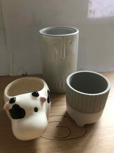 Photo of free Three ceramic plant pots (SG4 Hitchin) #1