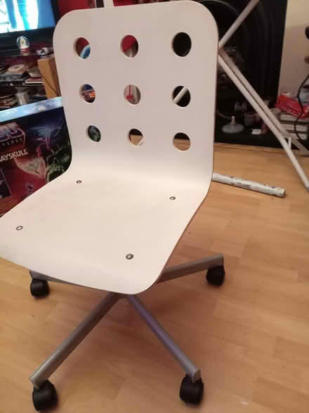 Photo of free White office chair (lemington) #1