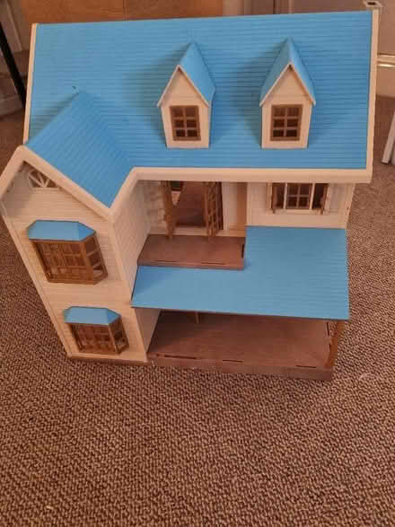 Photo of free Large Sylvanian house (Hampton Hill TW11) #1