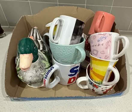 Photo of free Teapot and mugs (B26) #1
