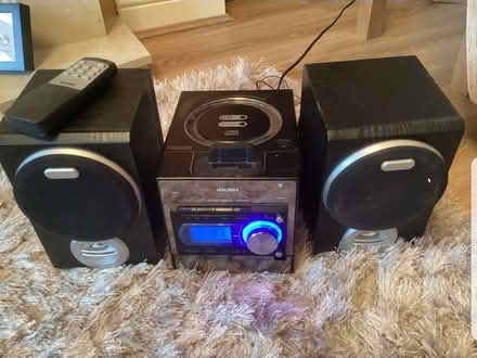 Photo of free CD, Radio and iPod player with speakers (Fellgate NE32) #1