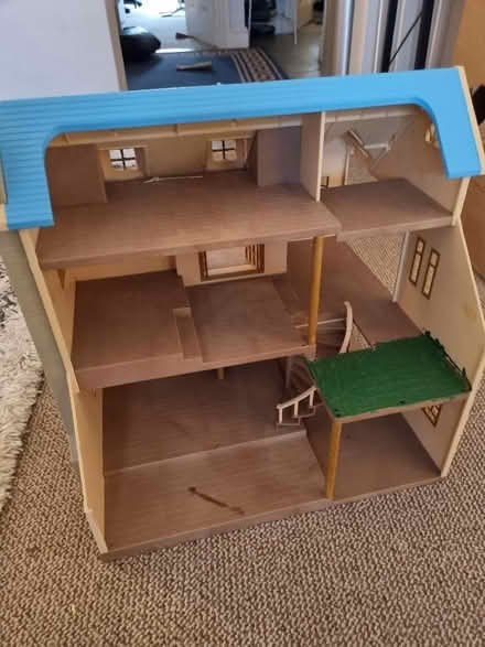 Photo of free Large Sylvanian house (Hampton Hill TW11) #3