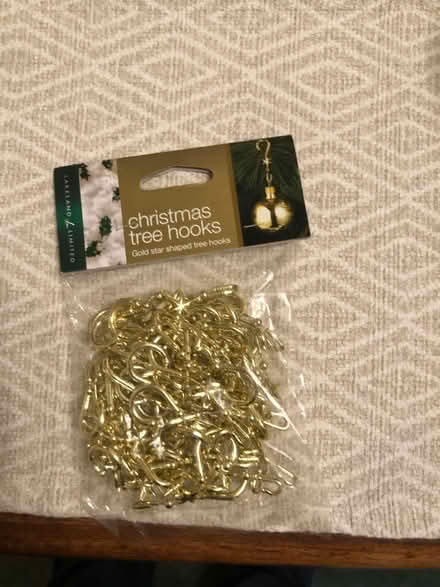 Photo of free Christmas tree plastic hooks (SM4) #1