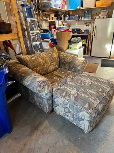 Photo of free Oversized chair and ottoman (New Market) #1