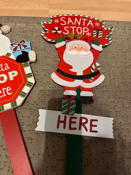 Photo of free 2 Kids Wooden Santa Signs for Garden (BT43) #2