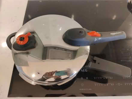 Photo of free Amazon basics pressure cooker (SE24) #1