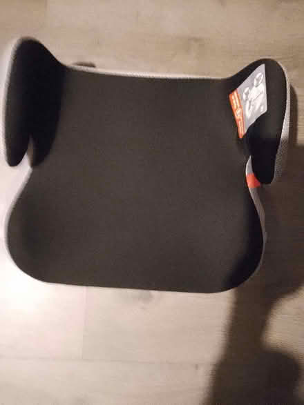 Photo of free Child booster seat (Isleworth TW7 Near Rugby Gd) #1