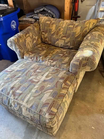 Photo of free Oversized chair and ottoman (New Market) #2