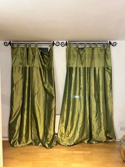 Photo of free Green curtains (E1w1nD) #1