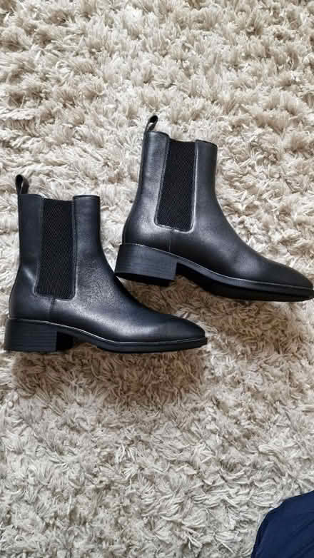 Photo of free M&S shoes and boots size 5.5 (Dickens heath B90) #3