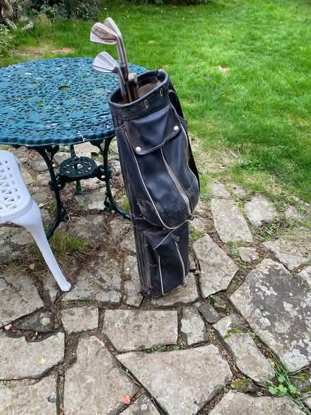 Photo of free Old golf bag with clubs (Heath and Reach LU7) #2