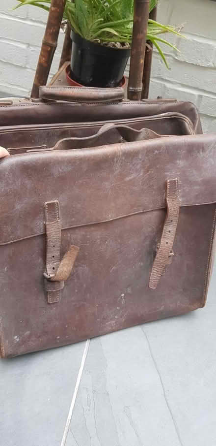 Photo of free WW2 leather despatch cases (HP10 penn) #1