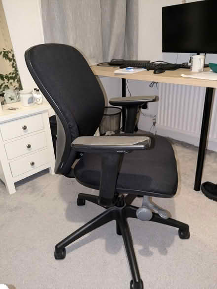 Photo of free Desk chair (Mile End E3) #1