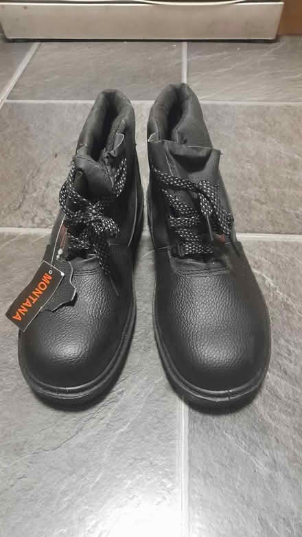Photo of free New toe capped work boots (Whissendine) #1