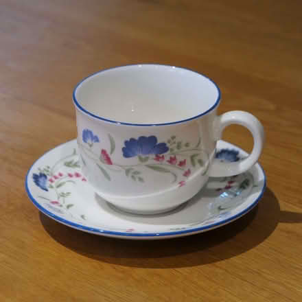 Photo of Royal Doulton 'Expressions' Crockery (Diddlebury SY7) #1