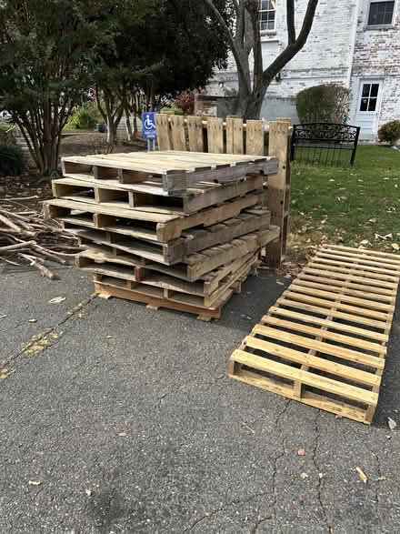 Photo of free Nice, clean pallets (Kensington) #1