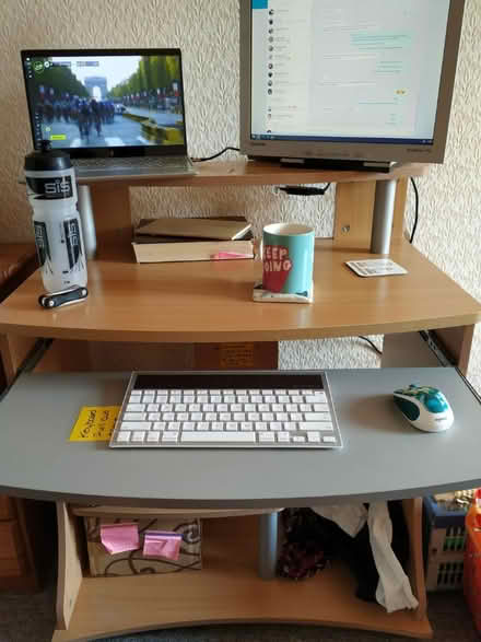 Photo of free Computer desk (Winnersh RG41) #1