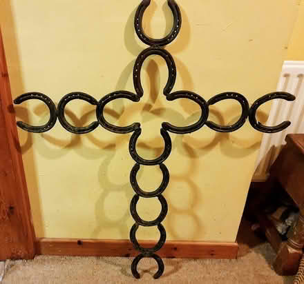 Photo of free Horseshoe sculpture (Sharpthorne RH19) #1