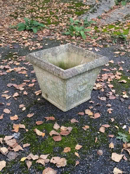 Photo of free Concrete planter. (Chesham HP5) #1