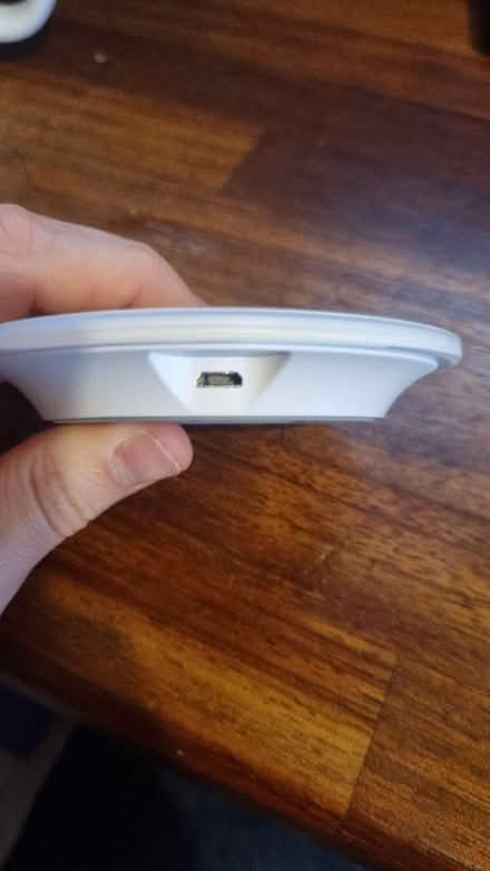 Photo of free Samsung wireless charger (Tolworth KT6) #2