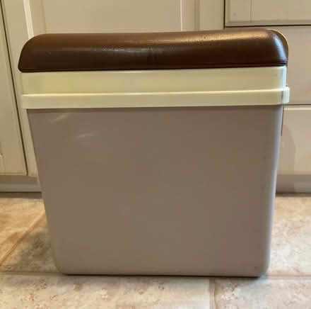 Photo of free Cool box (Stonehouse GL10) #1