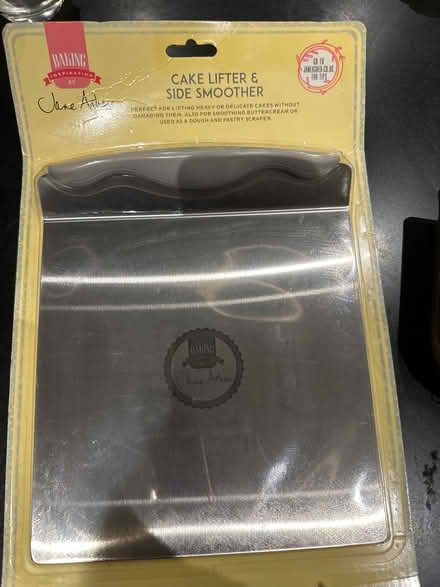 Photo of free Cake lifter and side smoother (St Albans AL3) #1