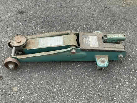 Photo of free Trolley Jack - Halford brand (IG6 Ilford) #4