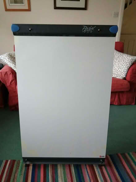 Photo of free Flipchart stand takes A1 paper (Stonehouse GL10) #2