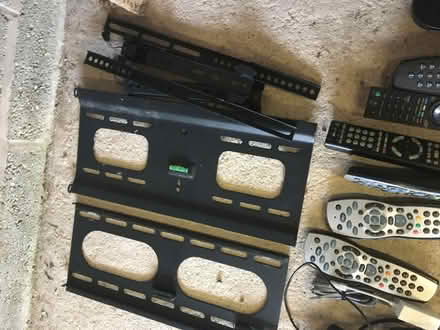 Photo of free A bag of tv bits and pieces (Wentnor SY9) #2